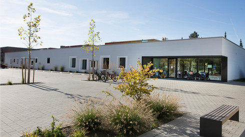 Vorderansicht des Gebäudes